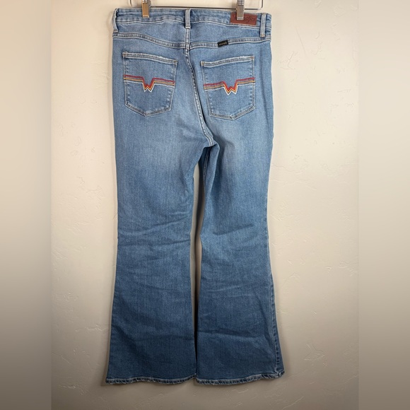 Wrangler High Rise Fierce Flare Jeans with Embroidery Retro 1970s Size 8 - Picture 4 of 11